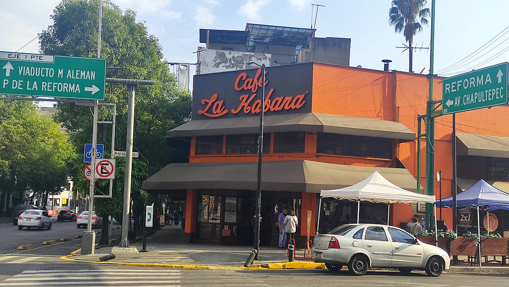 Guía de lugares inusuales y escondidos de la CDMX/ Café La Habana, el lugar donde el Che y Fidel planearon una revolución.