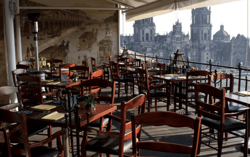 Restaurantes en el zócalo con terraza / La Terraza, menú muy mexicano complementado con una extraordinaria vista