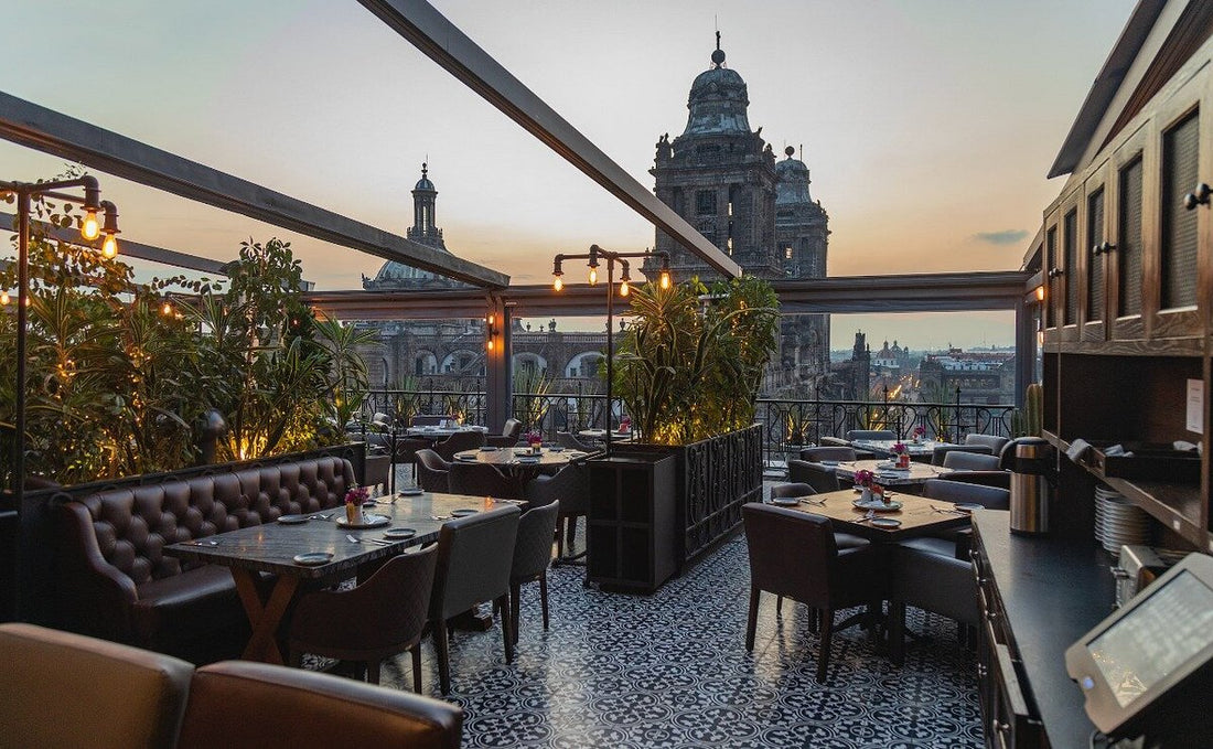 Restaurantes en el zócalo con terraza / El Balcón del Zócalo, platillos sofisticados y un panorama impresionante